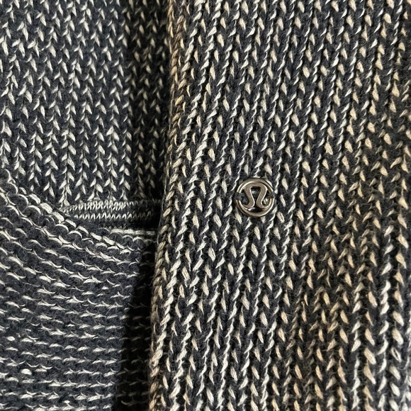 Lululemon. Blue and Gray Sweater Cardigan. Size 8. (Accepting Offers) - Picture 6 of 6